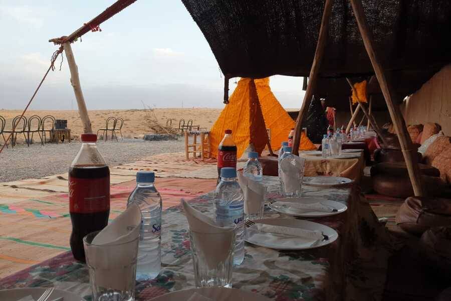 Kameelrijden bij zonsondergang in de Agafay-woestijn en diner in Chouf L'Or in Marrakech