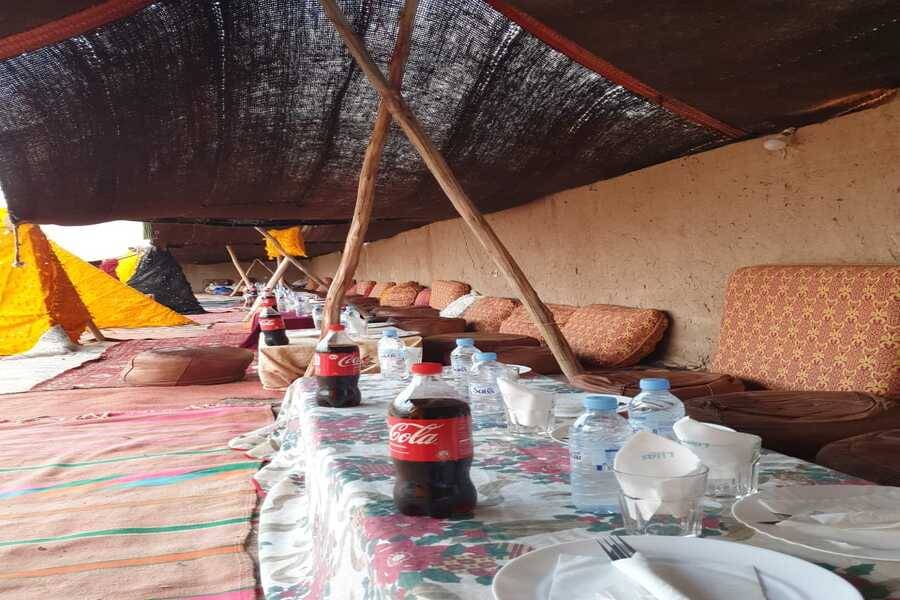 Kameelrijden bij zonsondergang in de Agafay-woestijn en diner in Chouf L'Or in Marrakech
