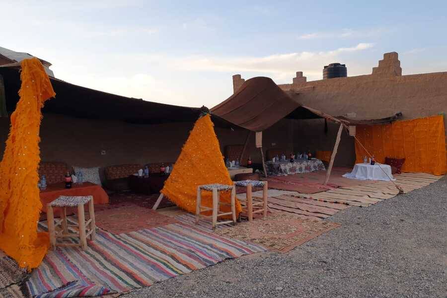 Kameelrijden bij zonsondergang in de Agafay-woestijn en diner in Chouf L'Or in Marrakech