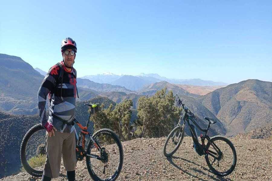 Fietstocht naar het Atlasgebergte en het Berberdorp vanuit Marrakech