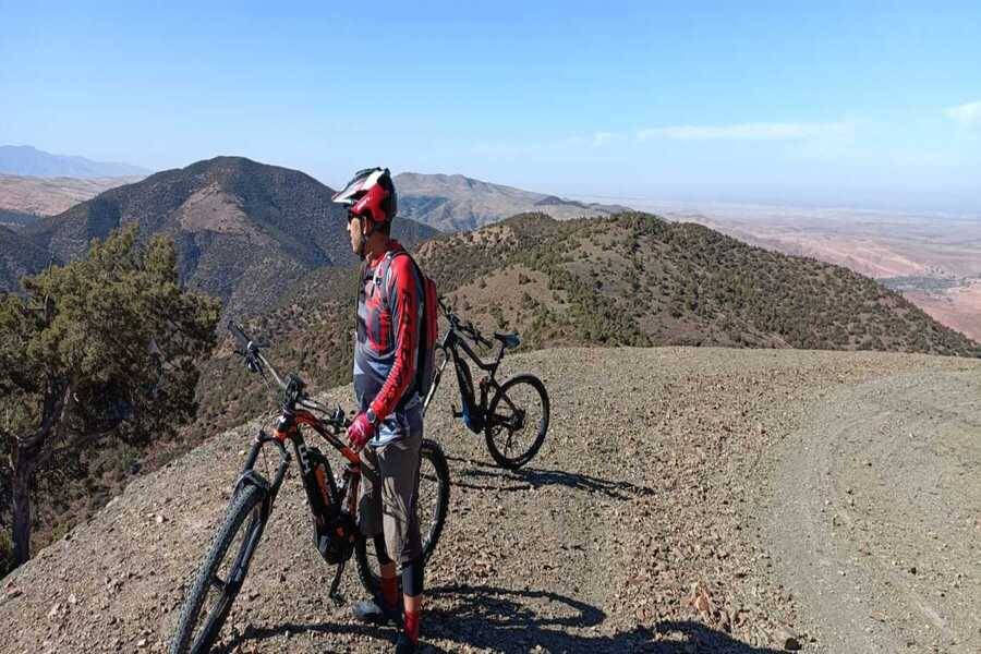 Fietstocht naar het Atlasgebergte en het Berberdorp vanuit Marrakech